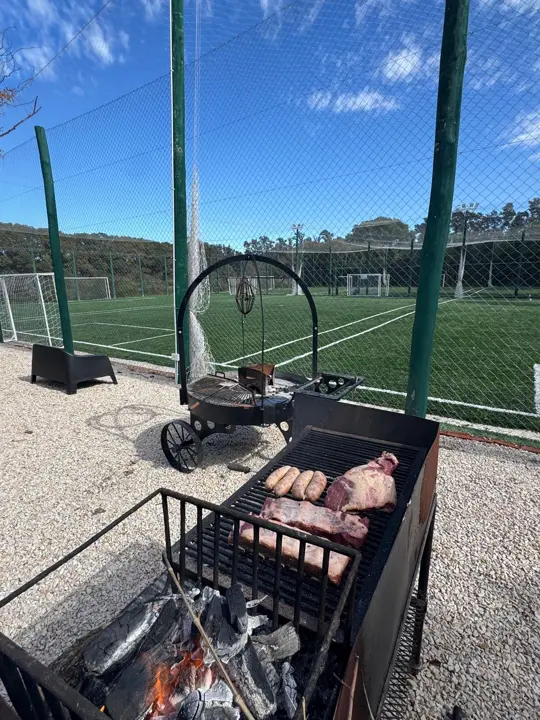 Asado en la parrilla del patio