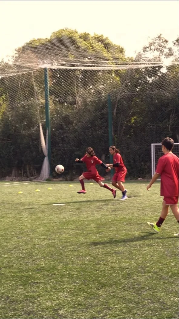 Ejercicio de pelota en el entrenamiento de la academia